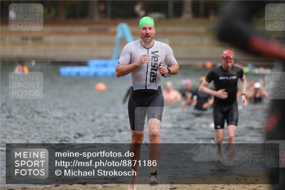 14.09.2025 - Stadtparktriathlon Michael Strokosch http://msf.ph/oto/8871186 14.09.2025 11:31:44 Schwimmen 1025, 1039, 1062, 1107 meine-sportfotos.de