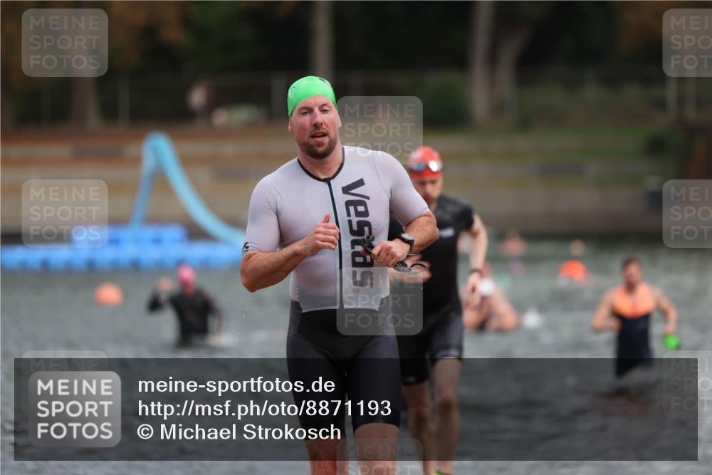 14.09.2025 - Stadtparktriathlon Michael Strokosch http://msf.ph/oto/8871193 14.09.2025 11:31:46 Schwimmen 1025, 1039, 1062, 1077, 1107 meine-sportfotos.de