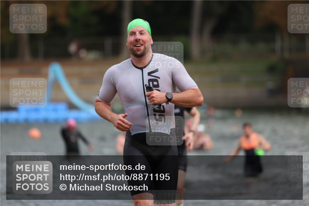 14.09.2025 - Stadtparktriathlon Michael Strokosch http://msf.ph/oto/8871195 14.09.2025 11:31:46 Schwimmen 1025, 1039, 1062, 1077, 1107 meine-sportfotos.de