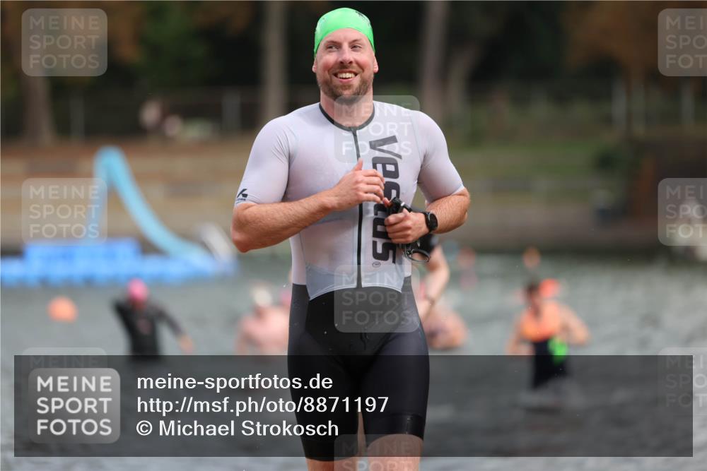 14.09.2025 - Stadtparktriathlon Michael Strokosch http://msf.ph/oto/8871197 14.09.2025 11:31:47 Schwimmen 1039, 1062, 1077, 1107 meine-sportfotos.de