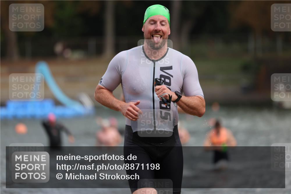 14.09.2025 - Stadtparktriathlon Michael Strokosch http://msf.ph/oto/8871198 14.09.2025 11:31:47 Schwimmen 1039, 1062, 1077, 1107 meine-sportfotos.de