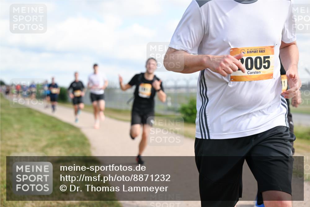 14.09.2025 - Airport Race Dr. Thomas Lammeyer http://msf.ph/oto/8871232 14.09.2025 12:15:48 Laufen 42, 005 meine-sportfotos.de