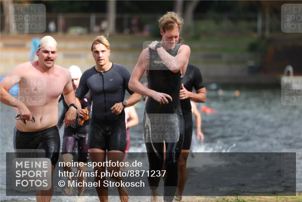 14.09.2025 - Stadtparktriathlon Michael Strokosch http://msf.ph/oto/8871237 14.09.2025 11:32:00 Schwimmen 1033, 1040, 1043, 1073, 1077, 1080, 1091, 1102 meine-sportfotos.de