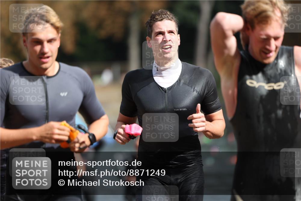 14.09.2025 - Stadtparktriathlon Michael Strokosch http://msf.ph/oto/8871249 14.09.2025 11:32:03 Schwimmen 1033, 1040, 1043, 1047, 1073, 1080, 1091, 1102 meine-sportfotos.de