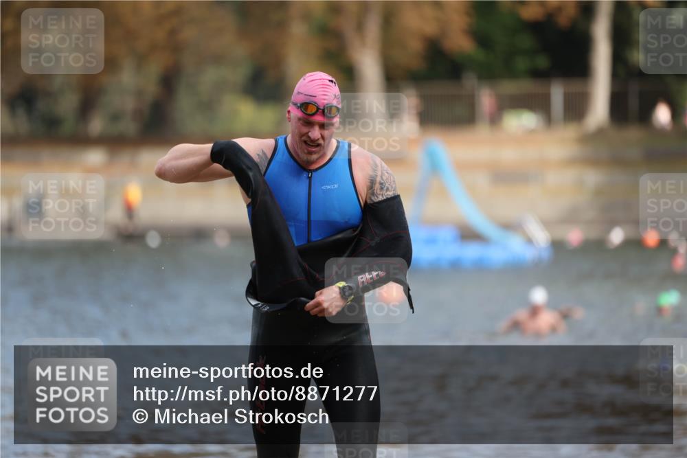 14.09.2025 - Stadtparktriathlon Michael Strokosch http://msf.ph/oto/8871277 14.09.2025 11:32:14 Schwimmen 1046, 1047 meine-sportfotos.de