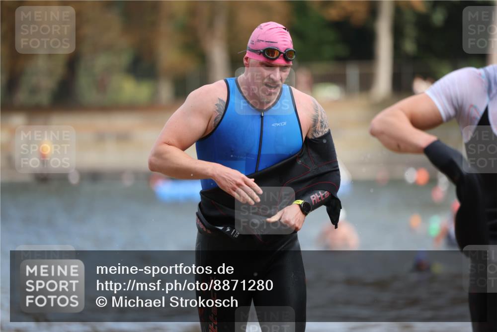 14.09.2025 - Stadtparktriathlon Michael Strokosch http://msf.ph/oto/8871280 14.09.2025 11:32:15 Schwimmen 1046, 1047 meine-sportfotos.de