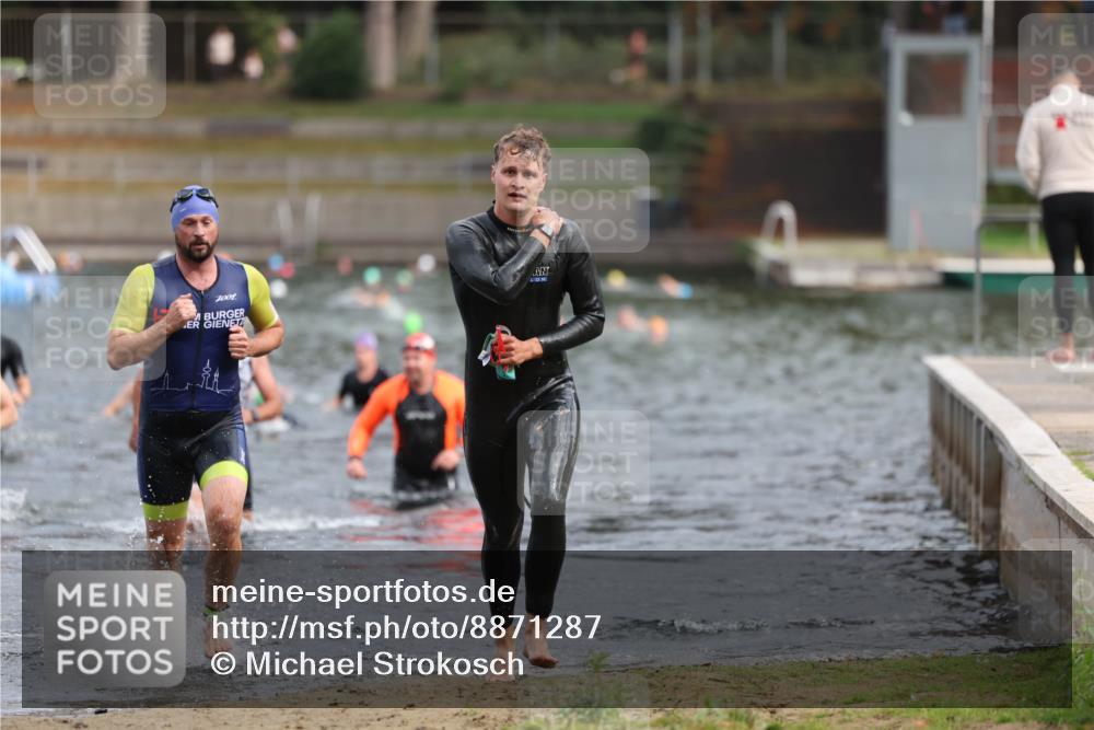 14.09.2025 - Stadtparktriathlon Michael Strokosch http://msf.ph/oto/8871287 14.09.2025 11:32:25 Schwimmen 1054, 1064, 1088, 1095 meine-sportfotos.de