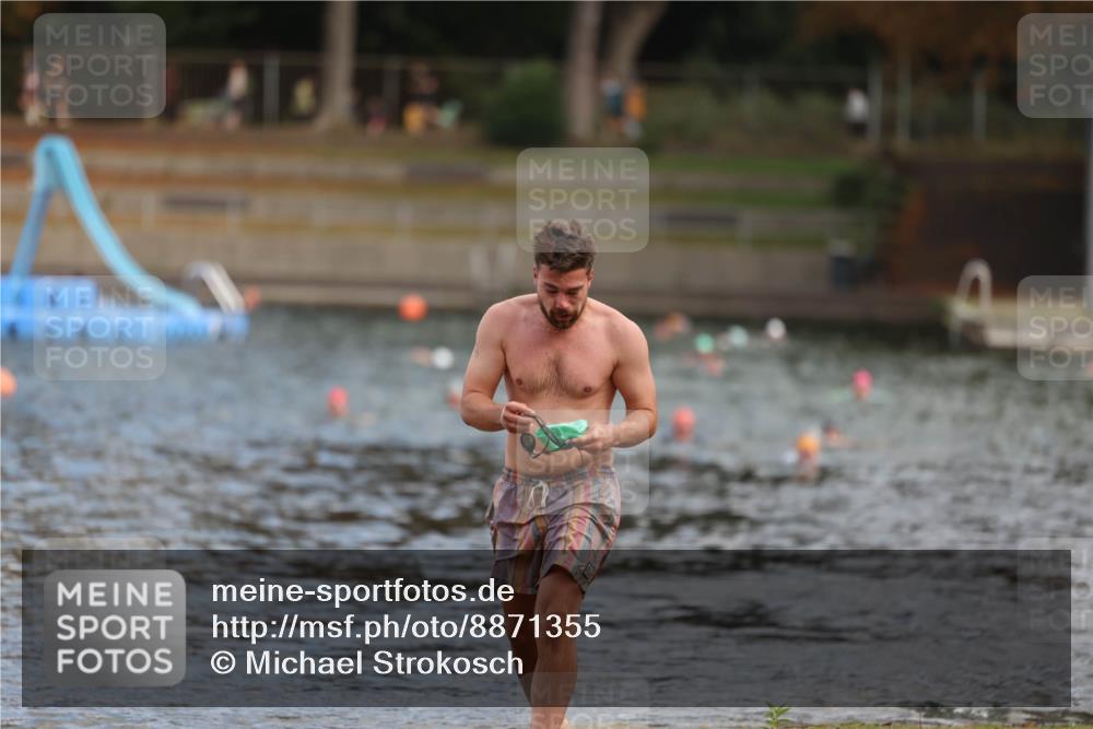 14.09.2025 - Stadtparktriathlon Michael Strokosch http://msf.ph/oto/8871355 14.09.2025 11:32:55 Schwimmen 1053 meine-sportfotos.de