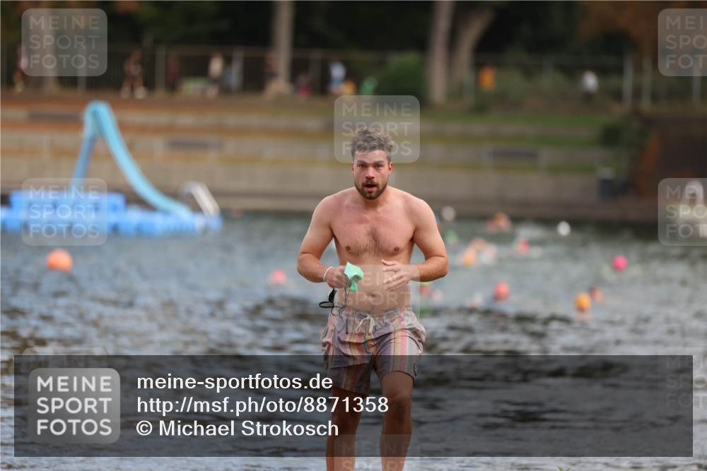 14.09.2025 - Stadtparktriathlon Michael Strokosch http://msf.ph/oto/8871358 14.09.2025 11:32:55 Schwimmen 1053 meine-sportfotos.de
