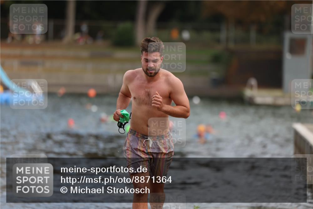 14.09.2025 - Stadtparktriathlon Michael Strokosch http://msf.ph/oto/8871364 14.09.2025 11:32:57 Schwimmen 1053 meine-sportfotos.de