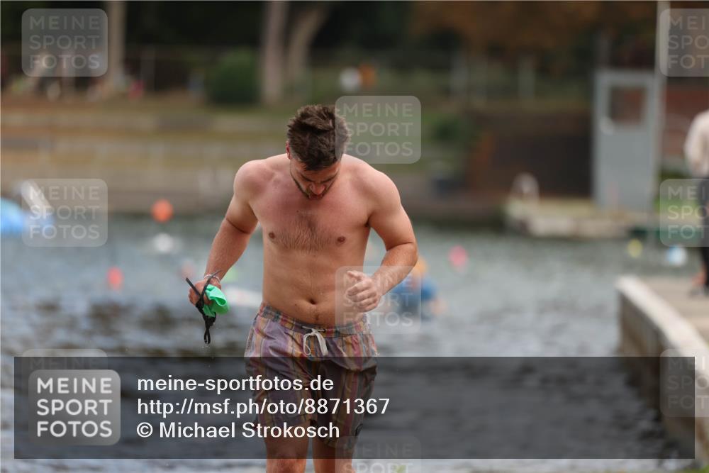 14.09.2025 - Stadtparktriathlon Michael Strokosch http://msf.ph/oto/8871367 14.09.2025 11:32:57 Schwimmen 1053 meine-sportfotos.de