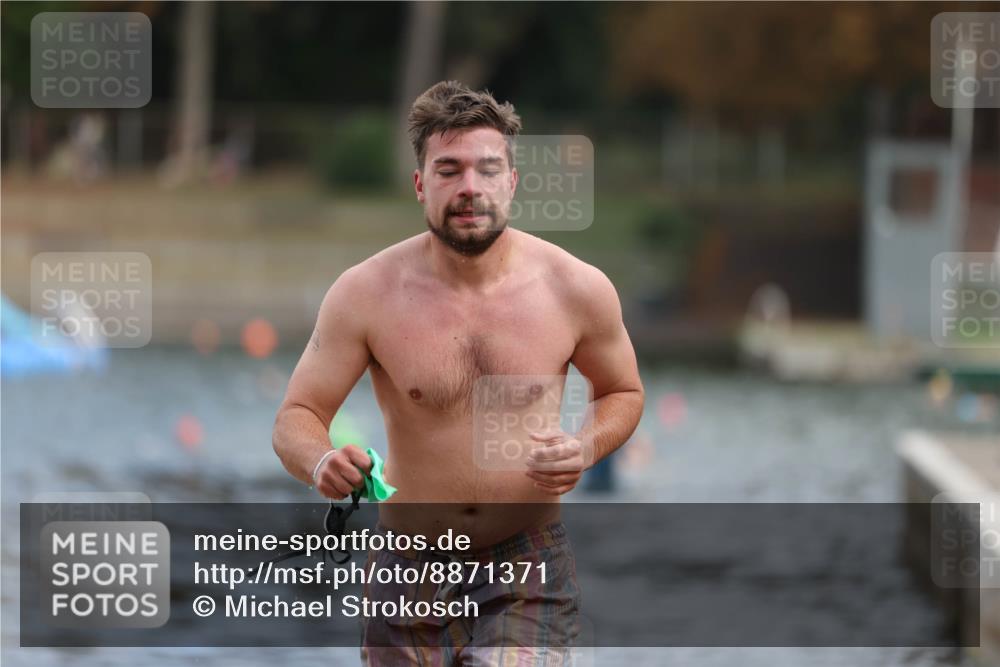 14.09.2025 - Stadtparktriathlon Michael Strokosch http://msf.ph/oto/8871371 14.09.2025 11:32:58 Schwimmen 1053 meine-sportfotos.de