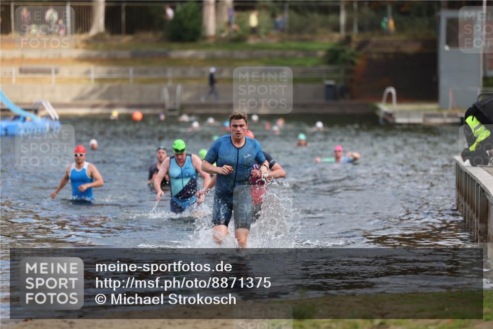14.09.2025 - Stadtparktriathlon Michael Strokosch http://msf.ph/oto/8871375 14.09.2025 11:33:11 Schwimmen 1058, 1060, 1120 meine-sportfotos.de