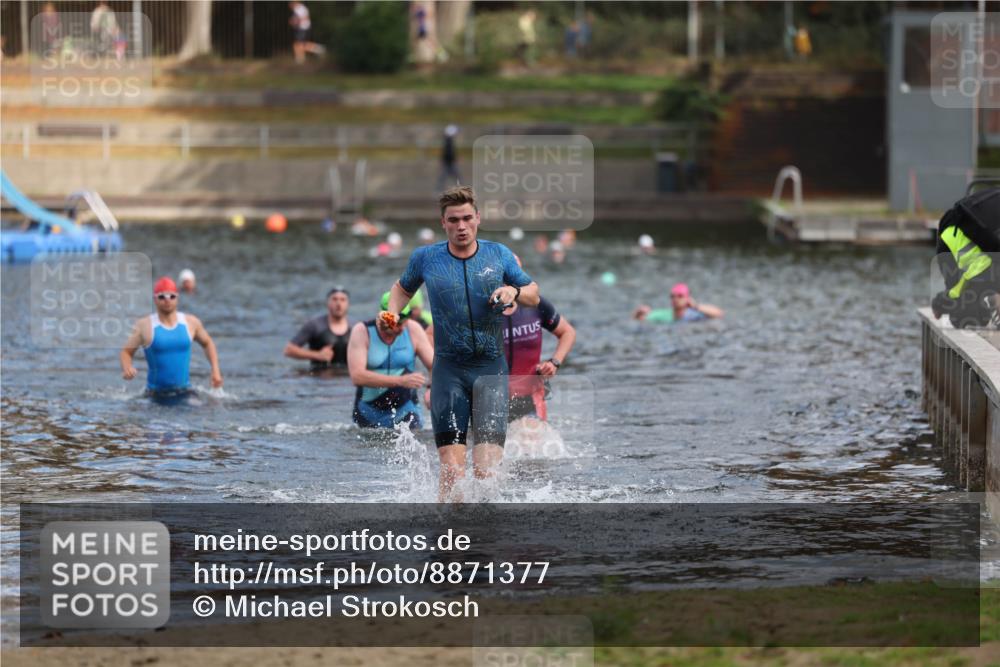 14.09.2025 - Stadtparktriathlon Michael Strokosch http://msf.ph/oto/8871377 14.09.2025 11:33:12 Schwimmen 1058, 1060, 1120 meine-sportfotos.de
