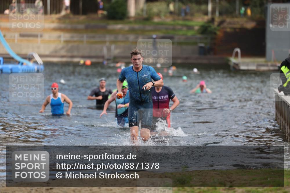 14.09.2025 - Stadtparktriathlon Michael Strokosch http://msf.ph/oto/8871378 14.09.2025 11:33:13 Schwimmen 1058, 1060, 1120 meine-sportfotos.de