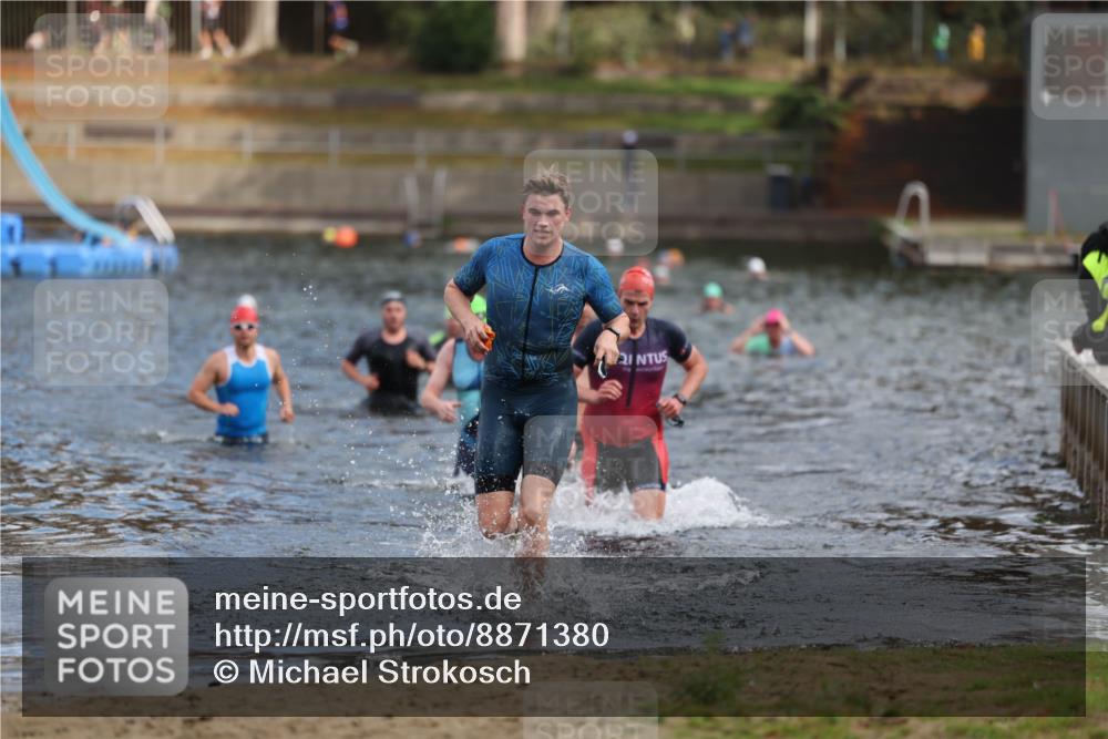 14.09.2025 - Stadtparktriathlon Michael Strokosch http://msf.ph/oto/8871380 14.09.2025 11:33:13 Schwimmen 1058, 1060, 1120 meine-sportfotos.de