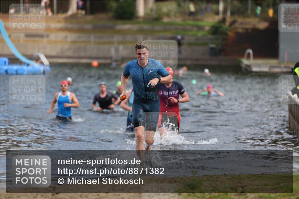 14.09.2025 - Stadtparktriathlon Michael Strokosch http://msf.ph/oto/8871382 14.09.2025 11:33:13 Schwimmen 1058, 1060, 1120 meine-sportfotos.de