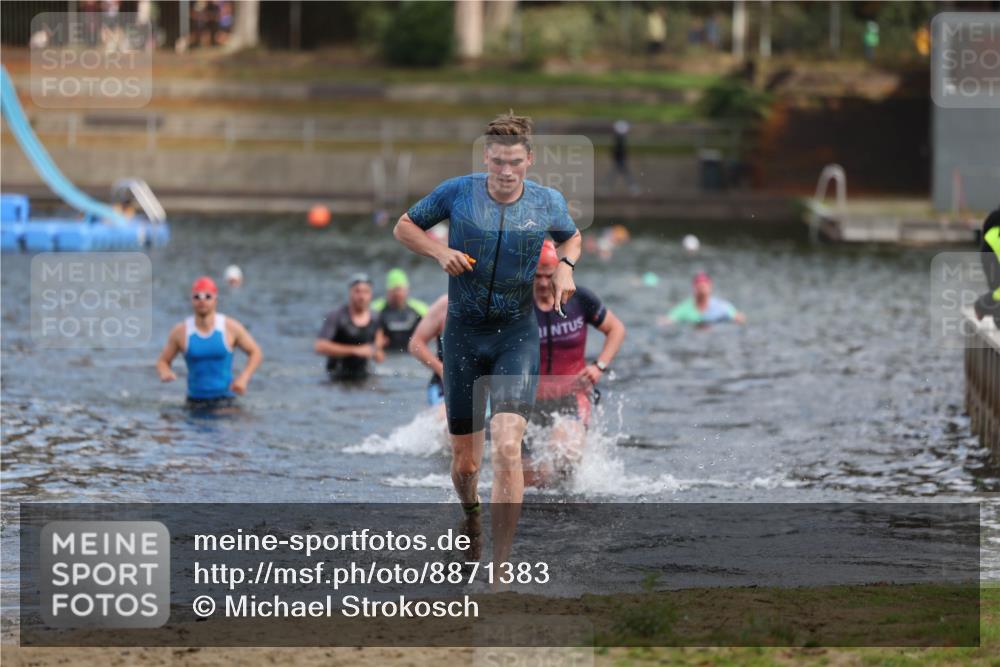 14.09.2025 - Stadtparktriathlon Michael Strokosch http://msf.ph/oto/8871383 14.09.2025 11:33:14 Schwimmen 1058, 1060, 1079, 1120 meine-sportfotos.de