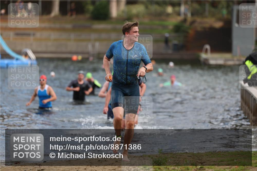 14.09.2025 - Stadtparktriathlon Michael Strokosch http://msf.ph/oto/8871386 14.09.2025 11:33:15 Schwimmen 1058, 1060, 1079, 1120 meine-sportfotos.de