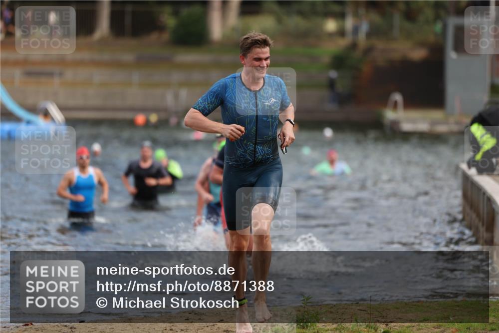 14.09.2025 - Stadtparktriathlon Michael Strokosch http://msf.ph/oto/8871388 14.09.2025 11:33:15 Schwimmen 1058, 1060, 1079, 1120 meine-sportfotos.de
