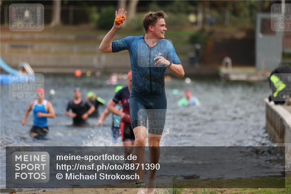 14.09.2025 - Stadtparktriathlon Michael Strokosch http://msf.ph/oto/8871390 14.09.2025 11:33:16 Schwimmen 1058, 1060, 1078, 1079, 1120 meine-sportfotos.de