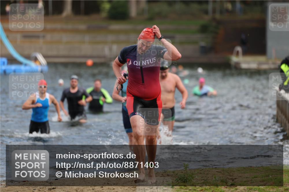 14.09.2025 - Stadtparktriathlon Michael Strokosch http://msf.ph/oto/8871403 14.09.2025 11:33:18 Schwimmen 1058, 1060, 1078, 1079, 1120 meine-sportfotos.de