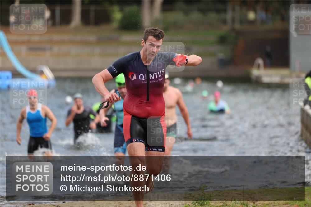 14.09.2025 - Stadtparktriathlon Michael Strokosch http://msf.ph/oto/8871406 14.09.2025 11:33:19 Schwimmen 1058, 1060, 1078, 1079, 1108, 1120 meine-sportfotos.de