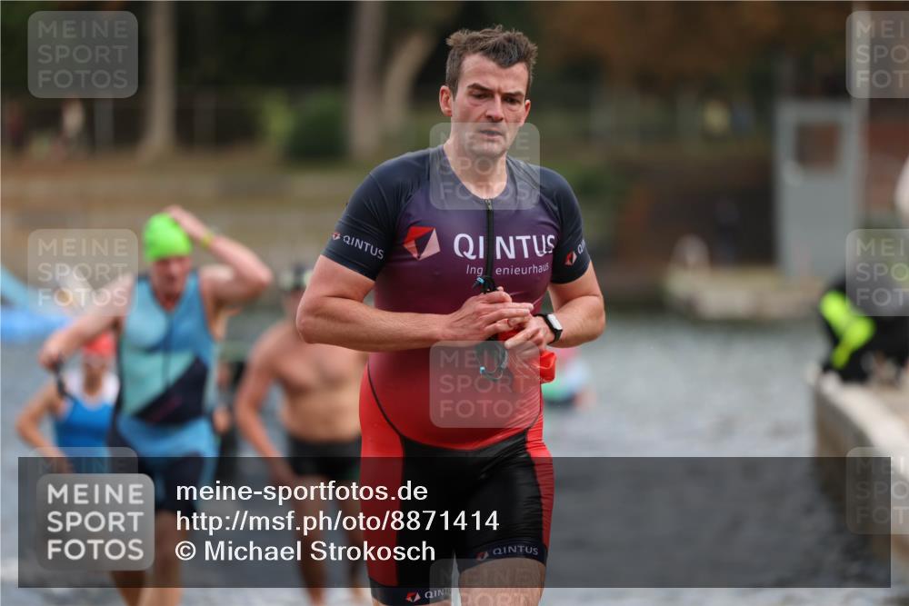 14.09.2025 - Stadtparktriathlon Michael Strokosch http://msf.ph/oto/8871414 14.09.2025 11:33:21 Schwimmen 1058, 1060, 1078, 1079, 1108, 1120 meine-sportfotos.de