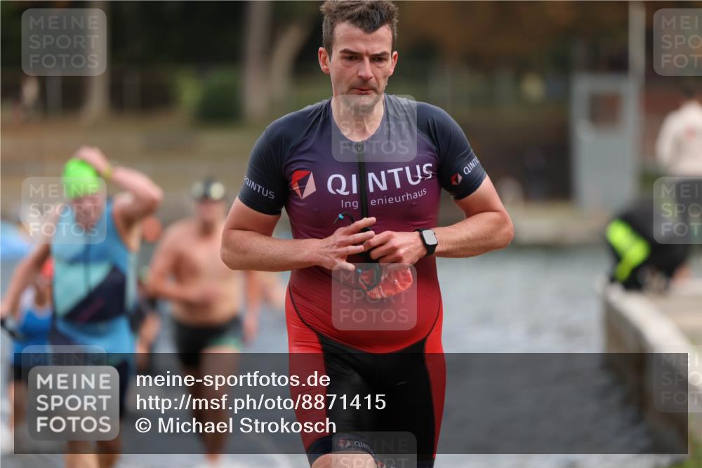 14.09.2025 - Stadtparktriathlon Michael Strokosch http://msf.ph/oto/8871415 14.09.2025 11:33:21 Schwimmen 1058, 1060, 1078, 1079, 1108, 1120 meine-sportfotos.de