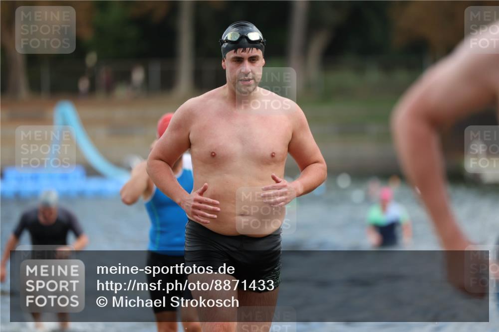 14.09.2025 - Stadtparktriathlon Michael Strokosch http://msf.ph/oto/8871433 14.09.2025 11:33:26 Schwimmen 1022, 1060, 1078, 1079, 1108 meine-sportfotos.de
