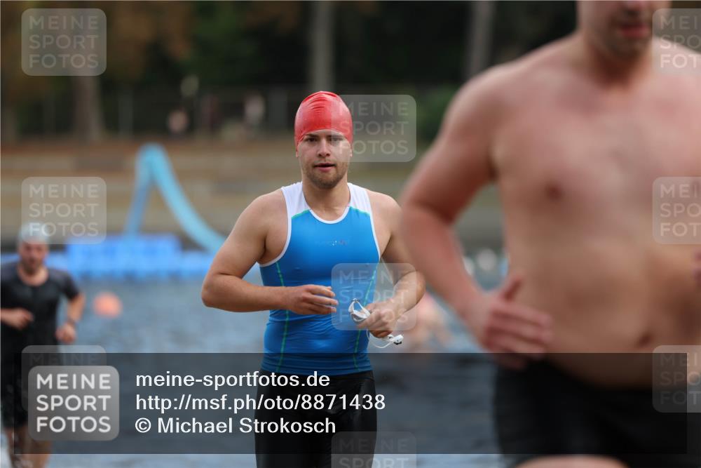 14.09.2025 - Stadtparktriathlon Michael Strokosch http://msf.ph/oto/8871438 14.09.2025 11:33:27 Schwimmen 1022, 1060, 1078, 1079, 1108 meine-sportfotos.de