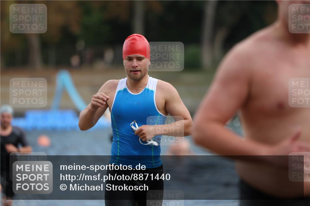 14.09.2025 - Stadtparktriathlon Michael Strokosch http://msf.ph/oto/8871440 14.09.2025 11:33:27 Schwimmen 1022, 1060, 1078, 1079, 1108 meine-sportfotos.de