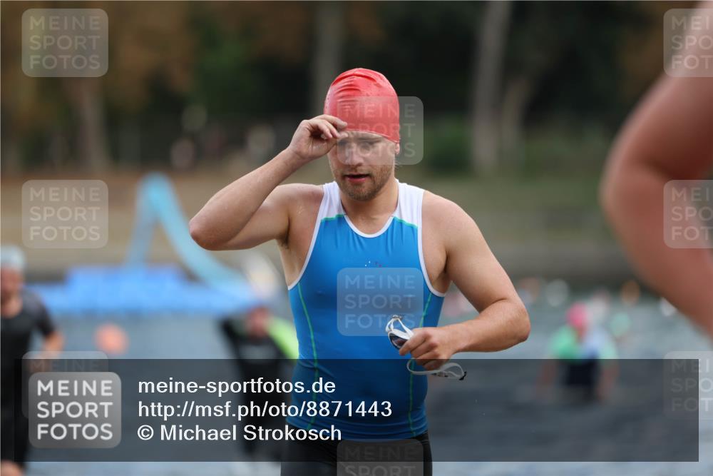 14.09.2025 - Stadtparktriathlon Michael Strokosch http://msf.ph/oto/8871443 14.09.2025 11:33:28 Schwimmen 1022, 1078, 1079, 1108 meine-sportfotos.de