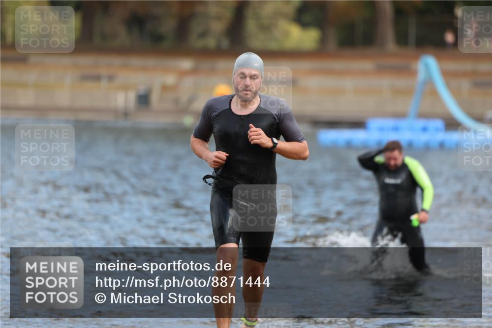 14.09.2025 - Stadtparktriathlon Michael Strokosch http://msf.ph/oto/8871444 14.09.2025 11:33:30 Schwimmen 1022, 1078, 1079, 1108 meine-sportfotos.de