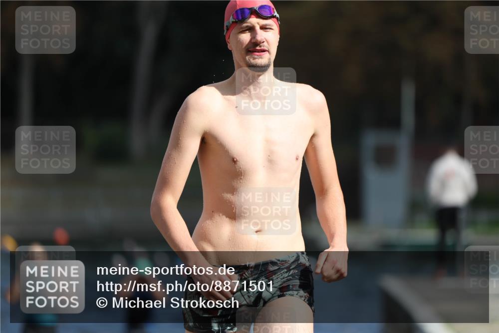 14.09.2025 - Stadtparktriathlon Michael Strokosch http://msf.ph/oto/8871501 14.09.2025 11:34:00 Schwimmen 1029, 1049, 1056 meine-sportfotos.de