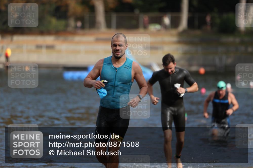 14.09.2025 - Stadtparktriathlon Michael Strokosch http://msf.ph/oto/8871508 14.09.2025 11:34:06 Schwimmen 1049, 1056, 1121 meine-sportfotos.de
