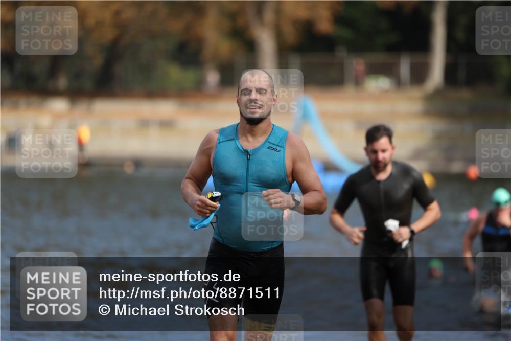 14.09.2025 - Stadtparktriathlon Michael Strokosch http://msf.ph/oto/8871511 14.09.2025 11:34:07 Schwimmen 1049, 1056, 1121 meine-sportfotos.de