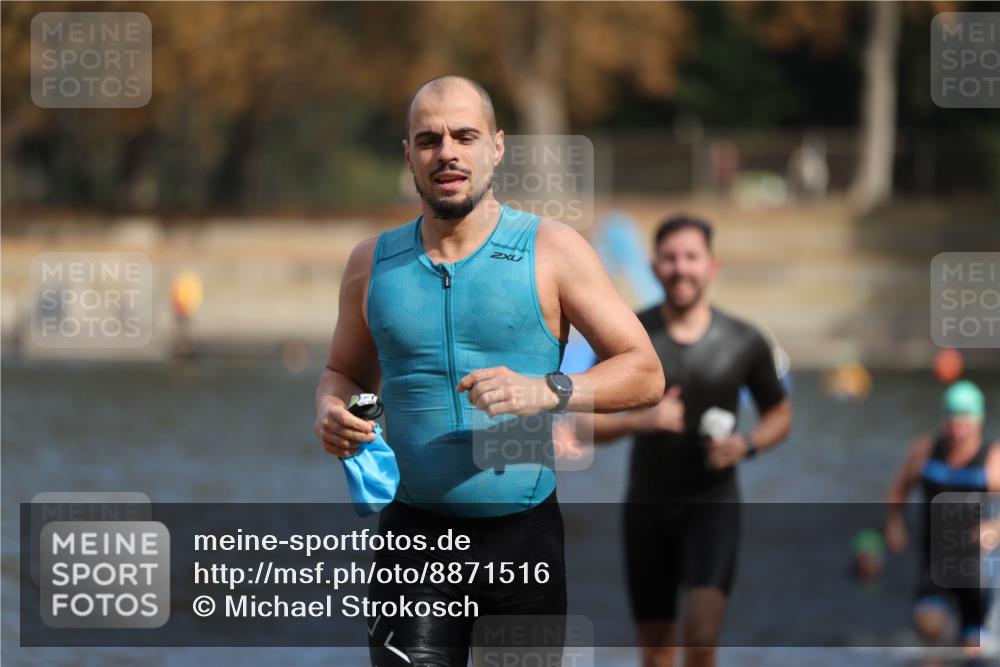 14.09.2025 - Stadtparktriathlon Michael Strokosch http://msf.ph/oto/8871516 14.09.2025 11:34:08 Schwimmen 1049, 1056, 1121 meine-sportfotos.de