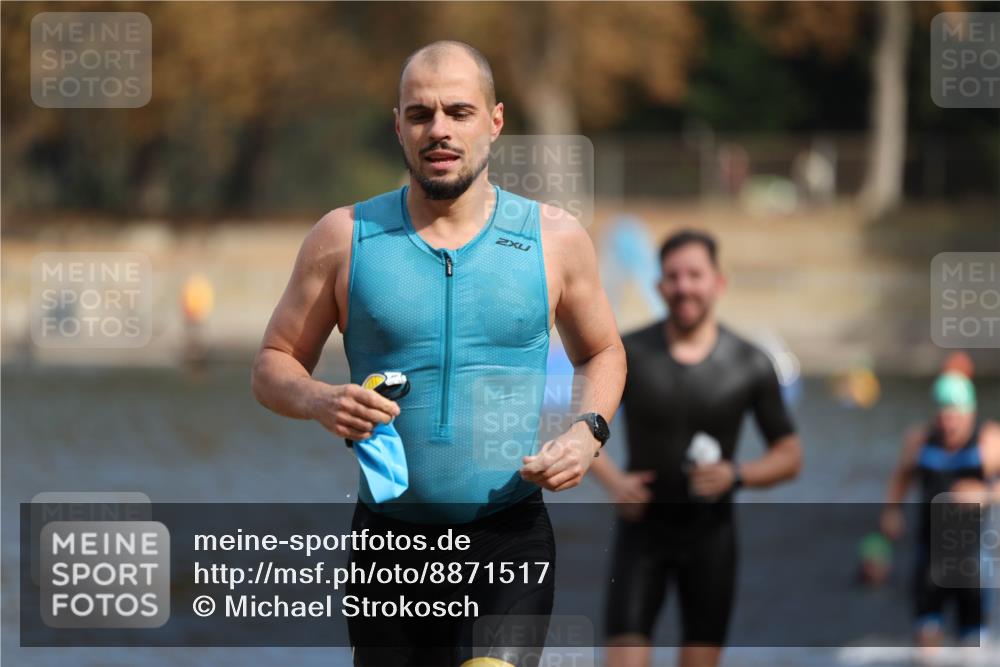 14.09.2025 - Stadtparktriathlon Michael Strokosch http://msf.ph/oto/8871517 14.09.2025 11:34:08 Schwimmen 1049, 1056, 1121 meine-sportfotos.de