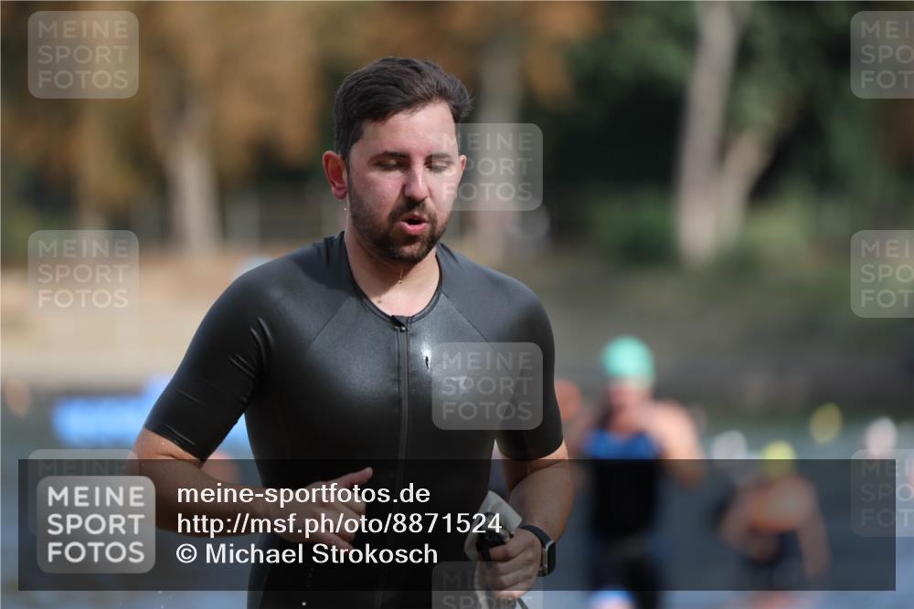 14.09.2025 - Stadtparktriathlon Michael Strokosch http://msf.ph/oto/8871524 14.09.2025 11:34:11 Schwimmen 1049, 1056, 1121 meine-sportfotos.de