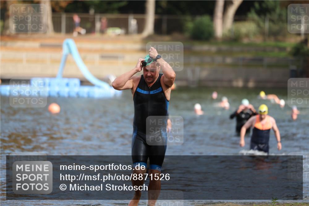 14.09.2025 - Stadtparktriathlon Michael Strokosch http://msf.ph/oto/8871526 14.09.2025 11:34:13 Schwimmen 1056, 1121 meine-sportfotos.de