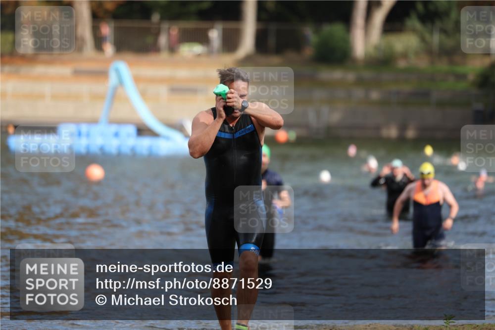 14.09.2025 - Stadtparktriathlon Michael Strokosch http://msf.ph/oto/8871529 14.09.2025 11:34:14 Schwimmen 1056, 1121 meine-sportfotos.de