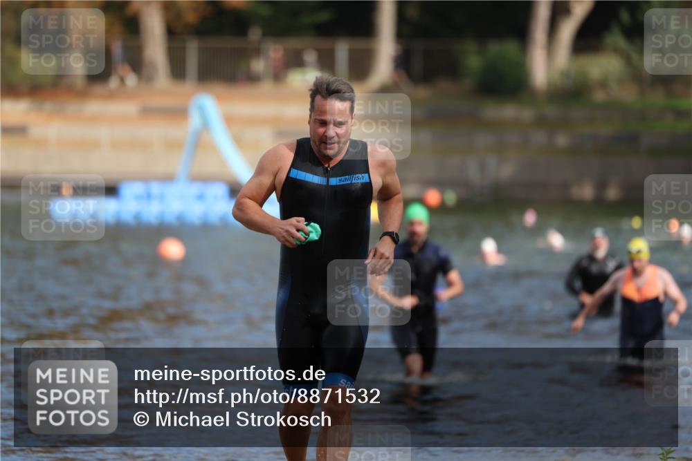 14.09.2025 - Stadtparktriathlon Michael Strokosch http://msf.ph/oto/8871532 14.09.2025 11:34:15 Schwimmen 1071, 1121 meine-sportfotos.de