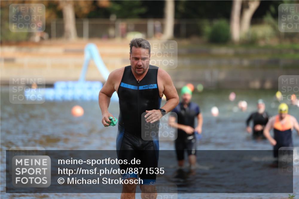 14.09.2025 - Stadtparktriathlon Michael Strokosch http://msf.ph/oto/8871535 14.09.2025 11:34:15 Schwimmen 1071, 1121 meine-sportfotos.de
