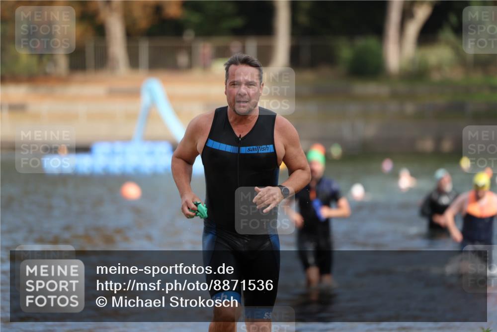 14.09.2025 - Stadtparktriathlon Michael Strokosch http://msf.ph/oto/8871536 14.09.2025 11:34:16 Schwimmen 1068, 1071, 1121 meine-sportfotos.de