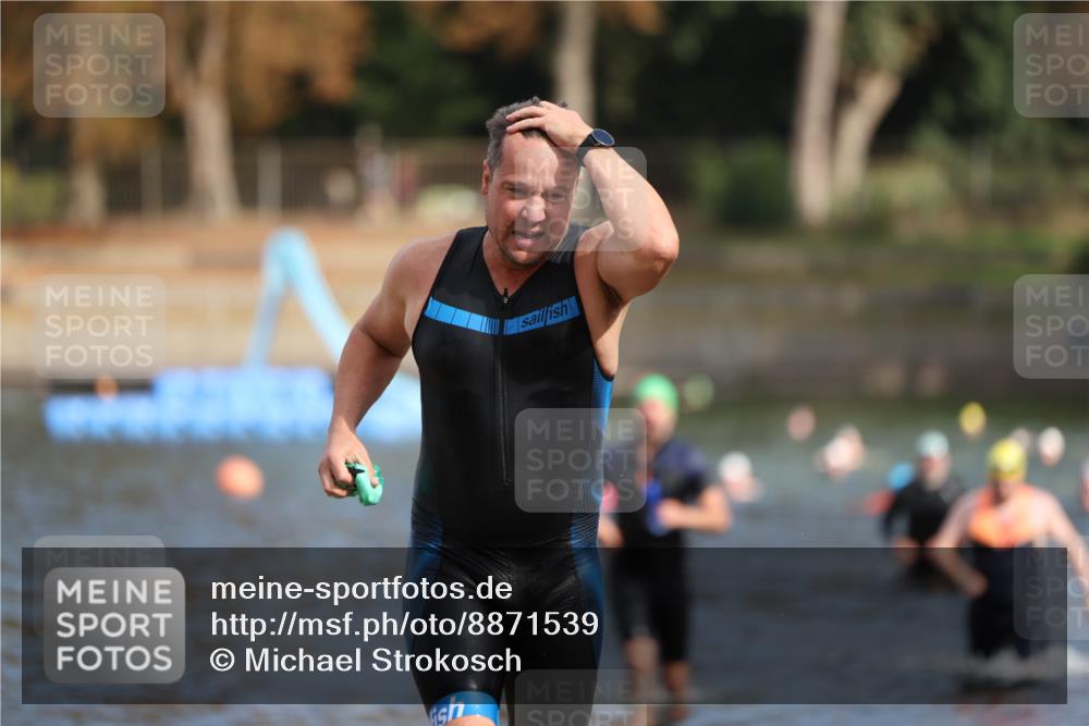 14.09.2025 - Stadtparktriathlon Michael Strokosch http://msf.ph/oto/8871539 14.09.2025 11:34:16 Schwimmen 1068, 1071, 1121 meine-sportfotos.de
