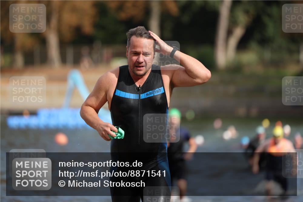 14.09.2025 - Stadtparktriathlon Michael Strokosch http://msf.ph/oto/8871541 14.09.2025 11:34:17 Schwimmen 1068, 1071, 1121 meine-sportfotos.de