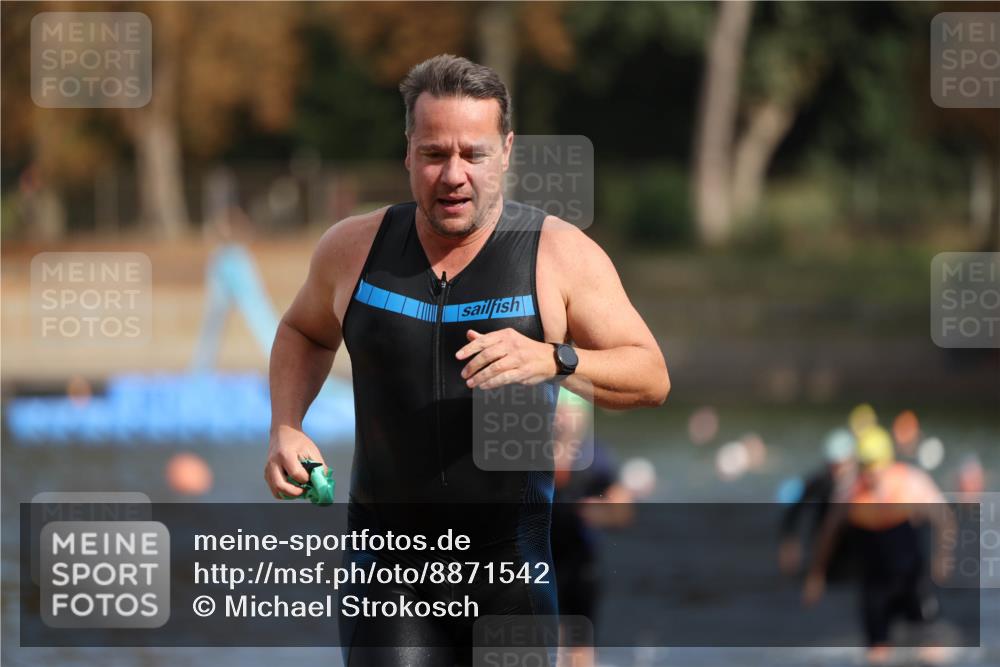 14.09.2025 - Stadtparktriathlon Michael Strokosch http://msf.ph/oto/8871542 14.09.2025 11:34:17 Schwimmen 1068, 1071, 1121 meine-sportfotos.de