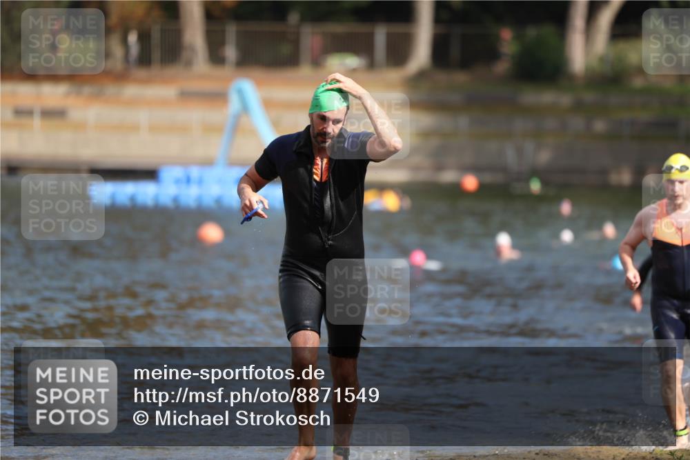 14.09.2025 - Stadtparktriathlon Michael Strokosch http://msf.ph/oto/8871549 14.09.2025 11:34:22 Schwimmen 1068, 1071 meine-sportfotos.de