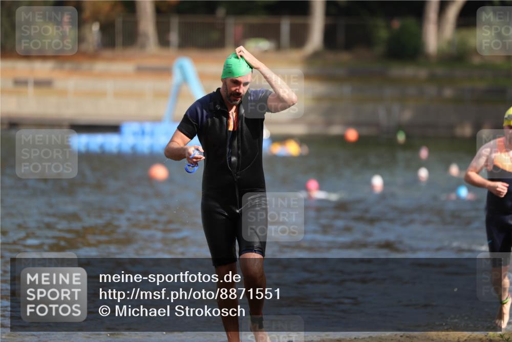 14.09.2025 - Stadtparktriathlon Michael Strokosch http://msf.ph/oto/8871551 14.09.2025 11:34:22 Schwimmen 1068, 1071 meine-sportfotos.de